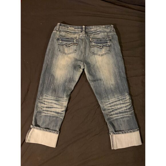 Almost Famous Women's Ripped Capri Jeans Size 9 - Picture 3 of 3